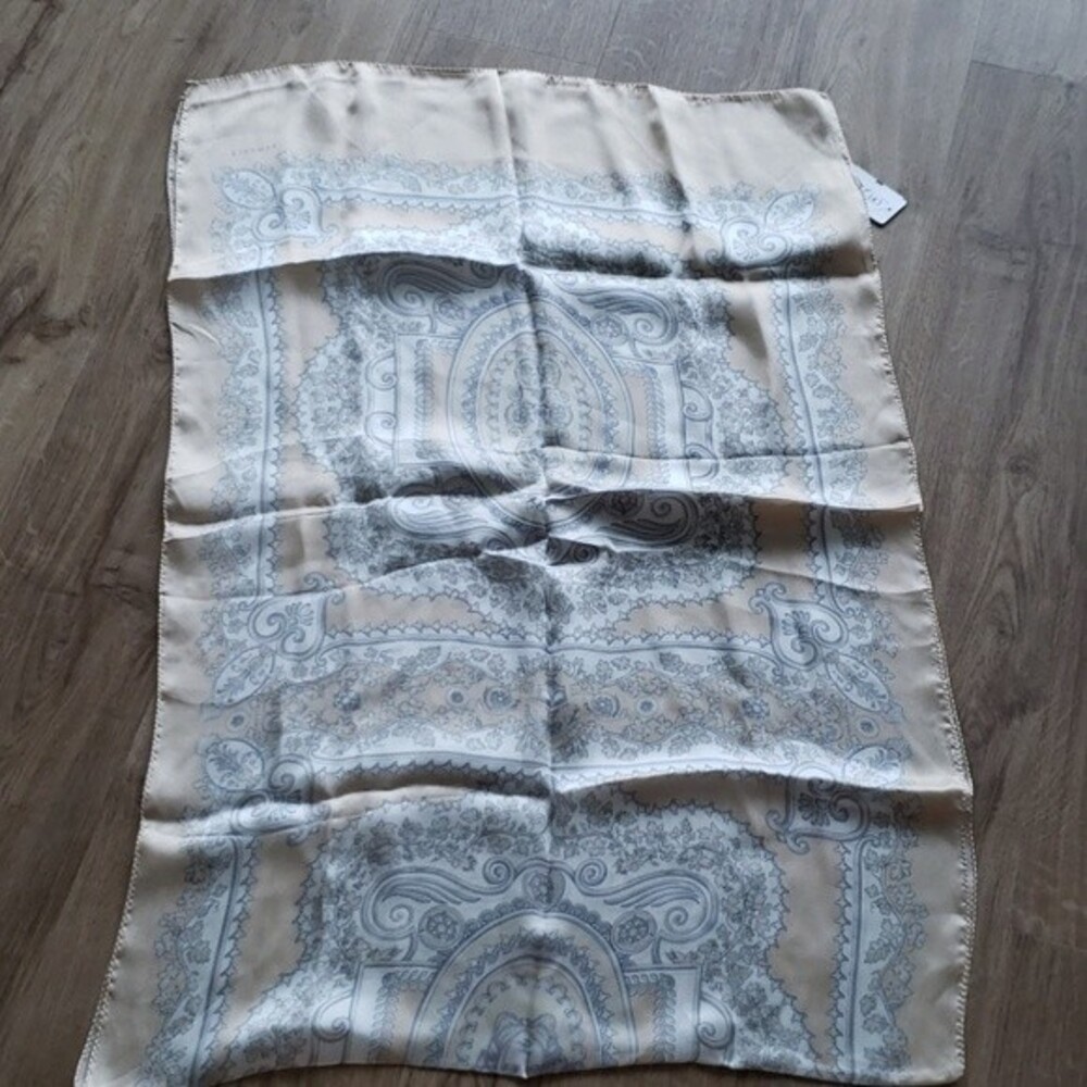 Versace Tan Cream Silk Scarf Chic Old Money Dainty Feminine Whimsical Boho NEW
